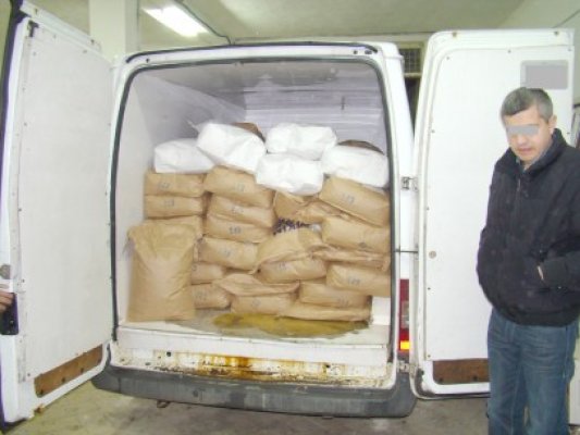 Transporturi dubioase de lapte praf, depistate de poliţişti